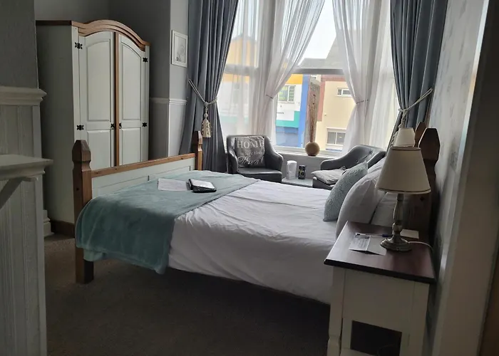 J'S Mayfair Guest House Blackpool